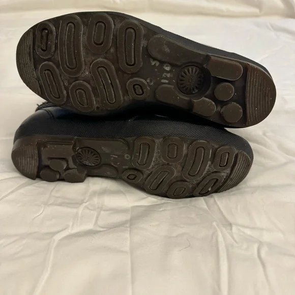 UGG Bellegarde Quilted Leather waterproof Shearling Boots, Black, Size 7.5 - Picture 4 of 10